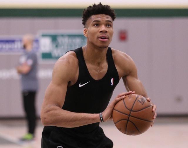 会在多方面 会在多方面